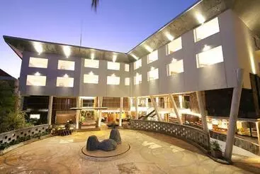 בית מלון כפרי The 1o1 Bali Fontana Seminyak