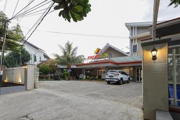 Hotel Reddoorz Plus At Swun Stay Raya Langsep