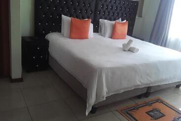 פנסיון Kuyasa Guesthouse