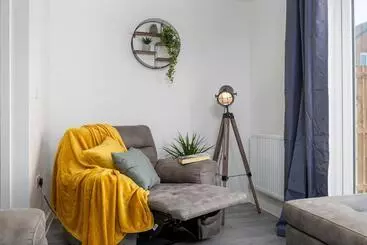 Pensione The Holt Ideal For Contractors 2 Bedrooms Parking
