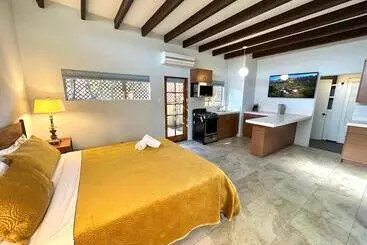 Huoneistohotelli Atrium Palm Springs   G A Y Mens Resort