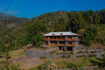 Hotel Stayvista At Mountain Mirage