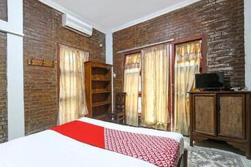 בית מלון כפרי Oyo 90903 Chez Laelik Homestay