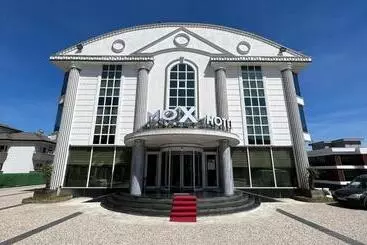 Mox Hotel Wellness & Spa