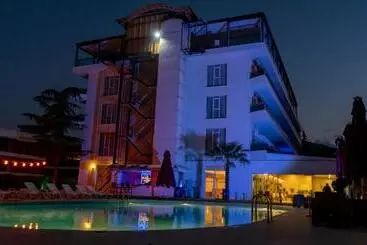 Mox Hotel Wellness & Spa