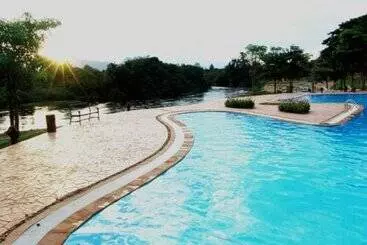 فندق Aekpailin River Kwai Resort