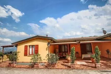 Mökkimajoitus Country House With Swimming Pool And Garden With Mediterranean Plants