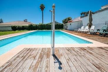 Pensió Limmo Garden Guest House