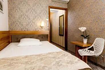 هتل Patio Old Town