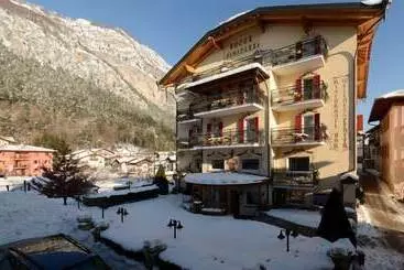 Отель Paganella Gourmet & Relax