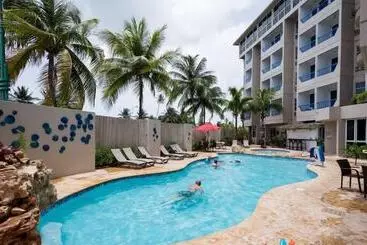 هتل Comfort Inn & Suites