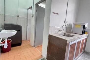 הוסטל Jiaxin Dormitory   Puteri Wangsa 家馨旅舍