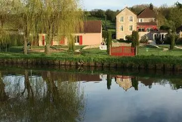 Aamiaismajoitus (B&B) Calme Au Canal De Centre