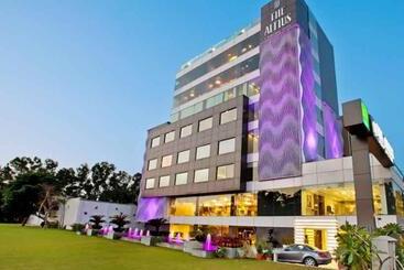 Отель The Altius A Boutiqe