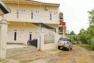 Hotel Oyo 91129 D Ta Kost Syariah