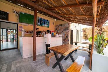 Pensionat New Friends Hostel & Bar Adults Only