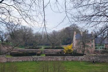 ベッドアンドブレックファースト Le Prieuré De L Oiselière