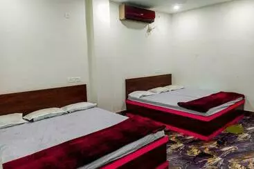 Hotel Oyo 87411 Parinay Vatika