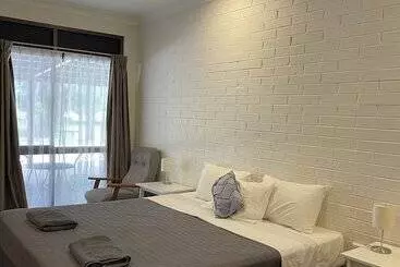 فندق Albert Park Motor Inn King Beds Pool Shaded Parking