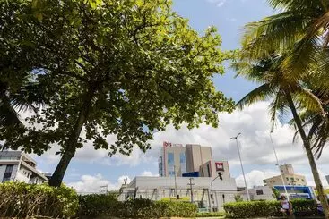 Отель Ibis Vitoria Praia De Camburi