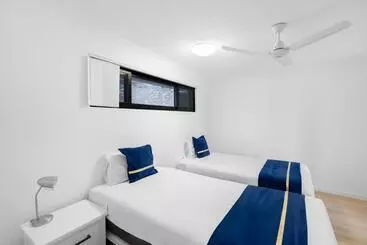 Montego Mermaid Beach Motel