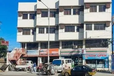 ホテル Reddoorz @ H.f. Golden Travellers Inn