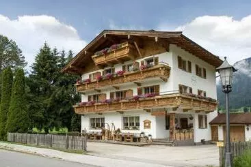 تختخواب و صبحانه Pension Edelweiss