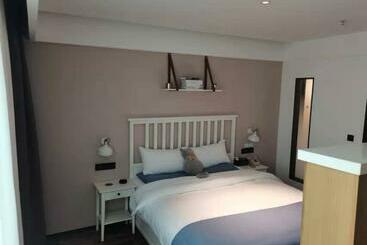 Hotel 银座精宿菏泽中华路银座商城火车站店