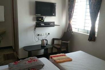 Отель Everest Residency