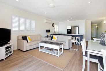 בית מלון כפרי Offshore Noosa Resort