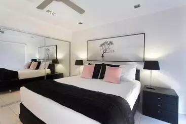 בית מלון כפרי Offshore Noosa Resort