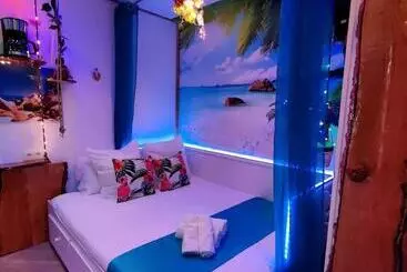 تختخواب و صبحانه Wonder Room Paraiso Magico Habitacion