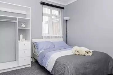 Pensiune Shirley House 2, Self Catering Guest House, Self Check In, Smart Locks, 10 Min Walk To Southampton G