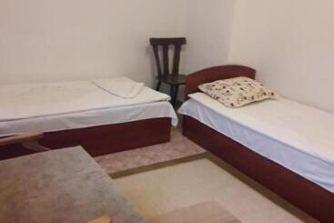 Pensió Guest House Neli