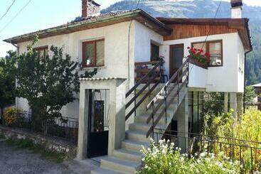 Pensjonat Guest House Denitsa