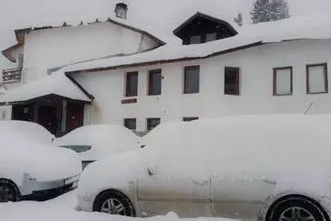 Pension  Kris Guesthouse