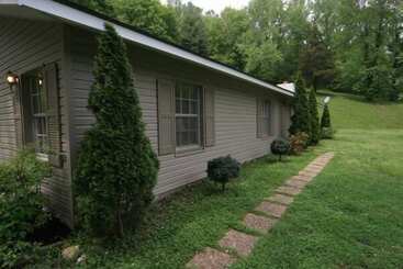 קוטג'' Lakeside Resort Lakeside Cabins