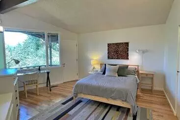 Mökkimajoitus Valley View Cabin