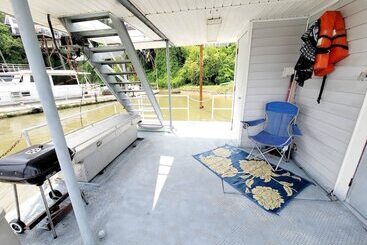 فندق 2 Story Houseboat Seeking A Captain Fishpets Ok