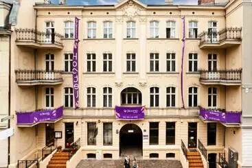 דירה Blooms Boutique Hostel