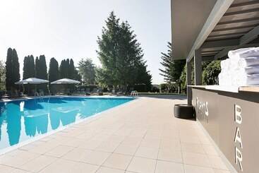 בית מלון כפרי Atlantis