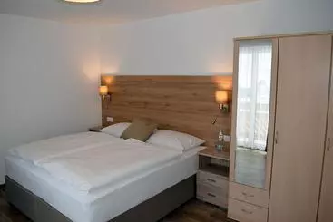 Отель Kronenhirsch