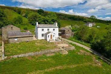 Cabane Hollins House