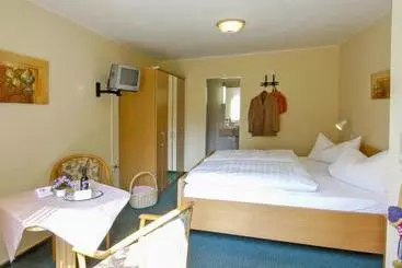 Aamiaismajoitus (B&B) Café Und Pension Höpen Idyll