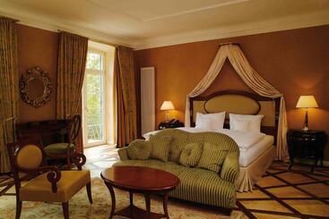 Hotel Schloss Neutrauchburg