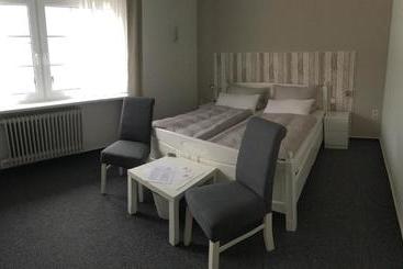 تختخواب و صبحانه Pension Eckerskorn