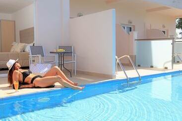 فندق Cavomarina Beach Adults Only