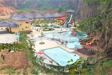 호텔 Pesona Nirwana Resort By Zuzu