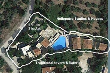 پانسیون 2 Houses And 2 Studios Small Group