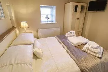 Lough Island Reavy Cottage